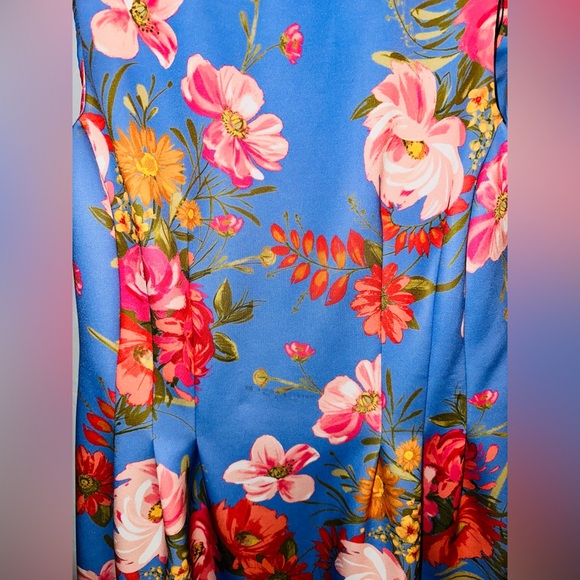 Beautiful and good quality Vince Camuto dress with floral print - Picture 4 of 4